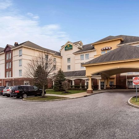 La Quinta By Wyndham Islip - Macarthur Airport Bohemia Bagian luar foto