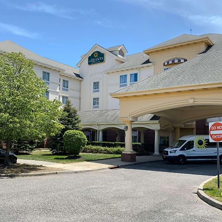 La Quinta By Wyndham Islip - Macarthur Airport Bohemia Bagian luar foto