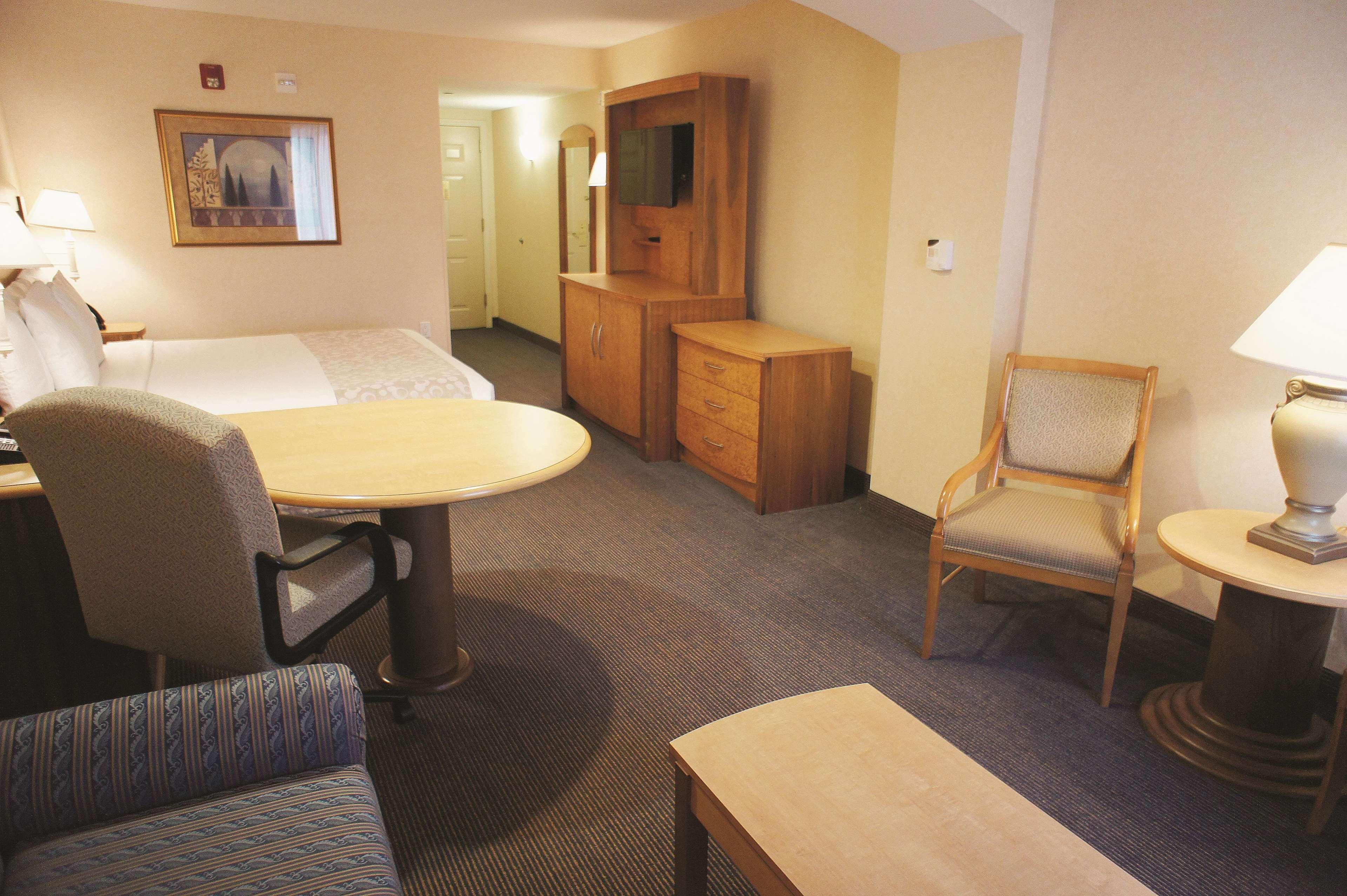 La Quinta By Wyndham Islip - Macarthur Airport Bohemia Bagian luar foto