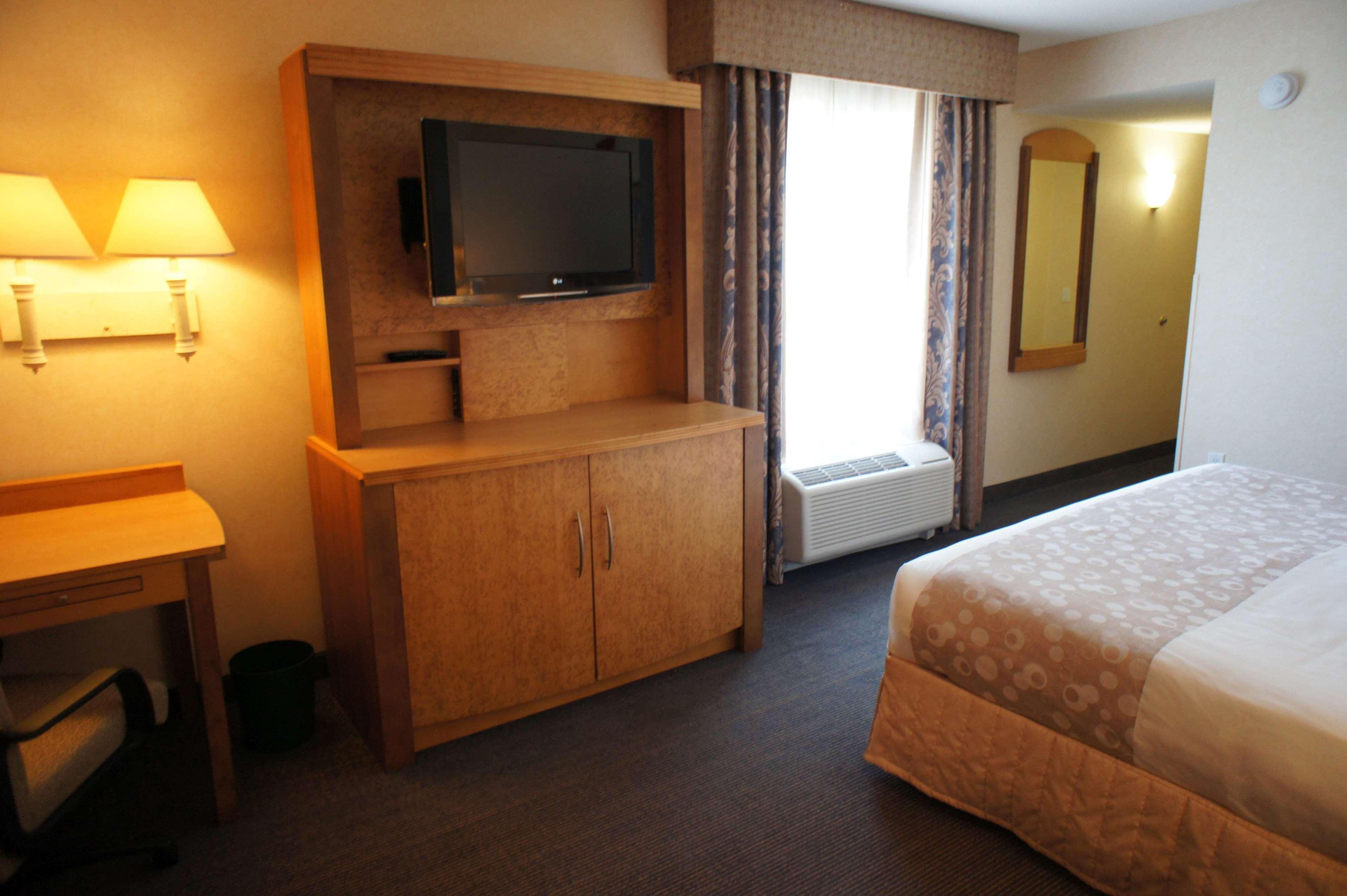 La Quinta By Wyndham Islip - Macarthur Airport Bohemia Bagian luar foto