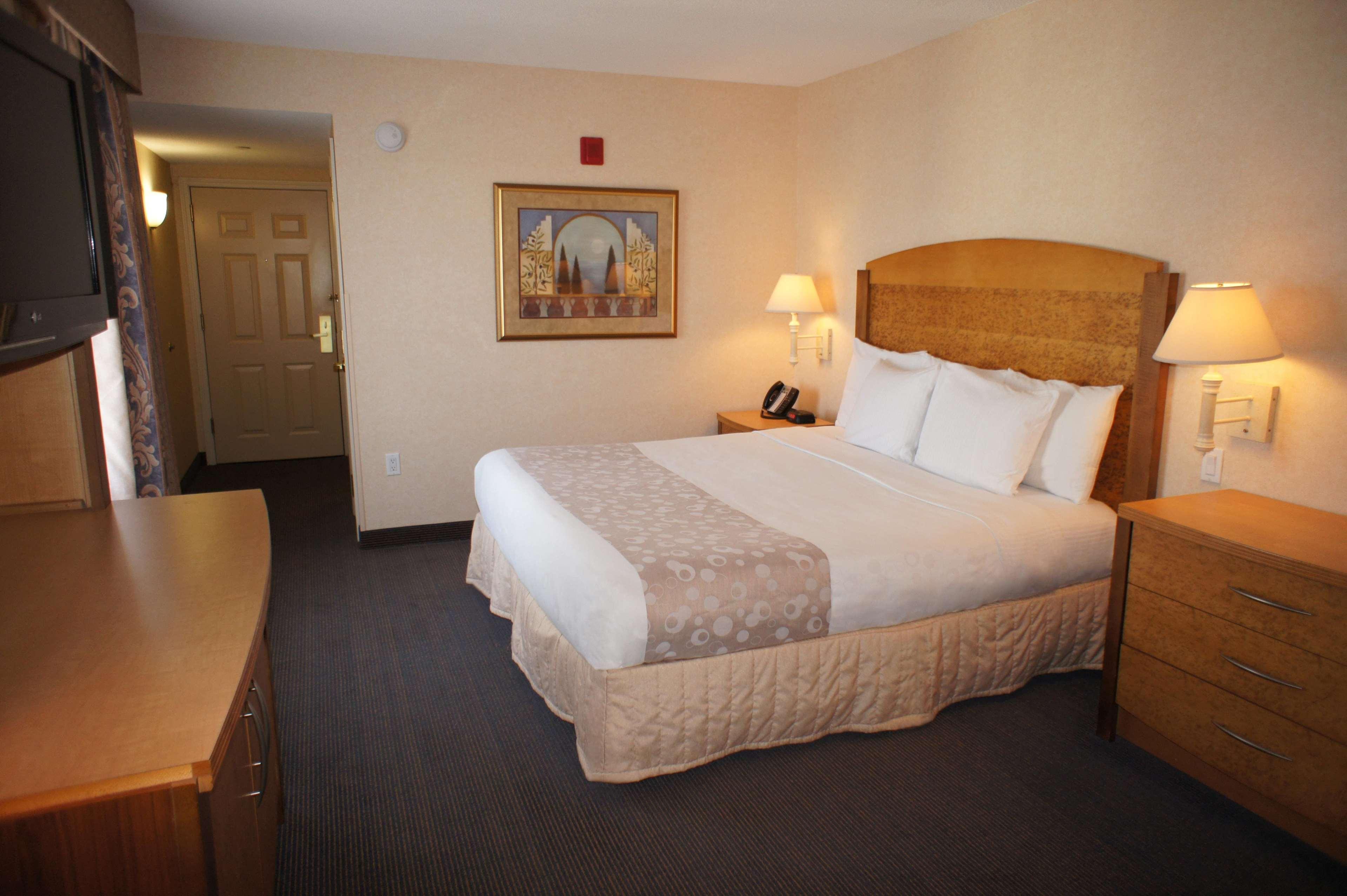 La Quinta By Wyndham Islip - Macarthur Airport Bohemia Bagian luar foto