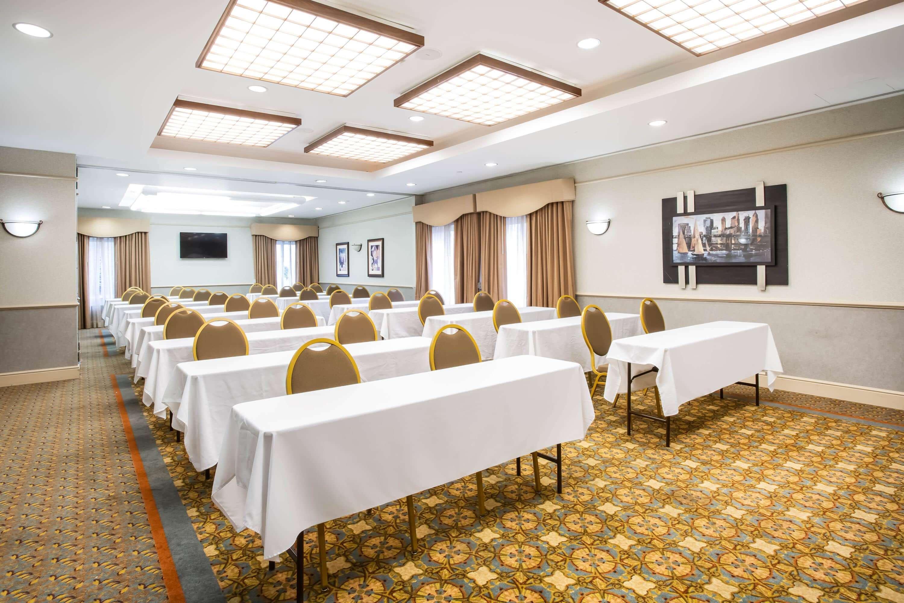 La Quinta By Wyndham Islip - Macarthur Airport Bohemia Bagian luar foto