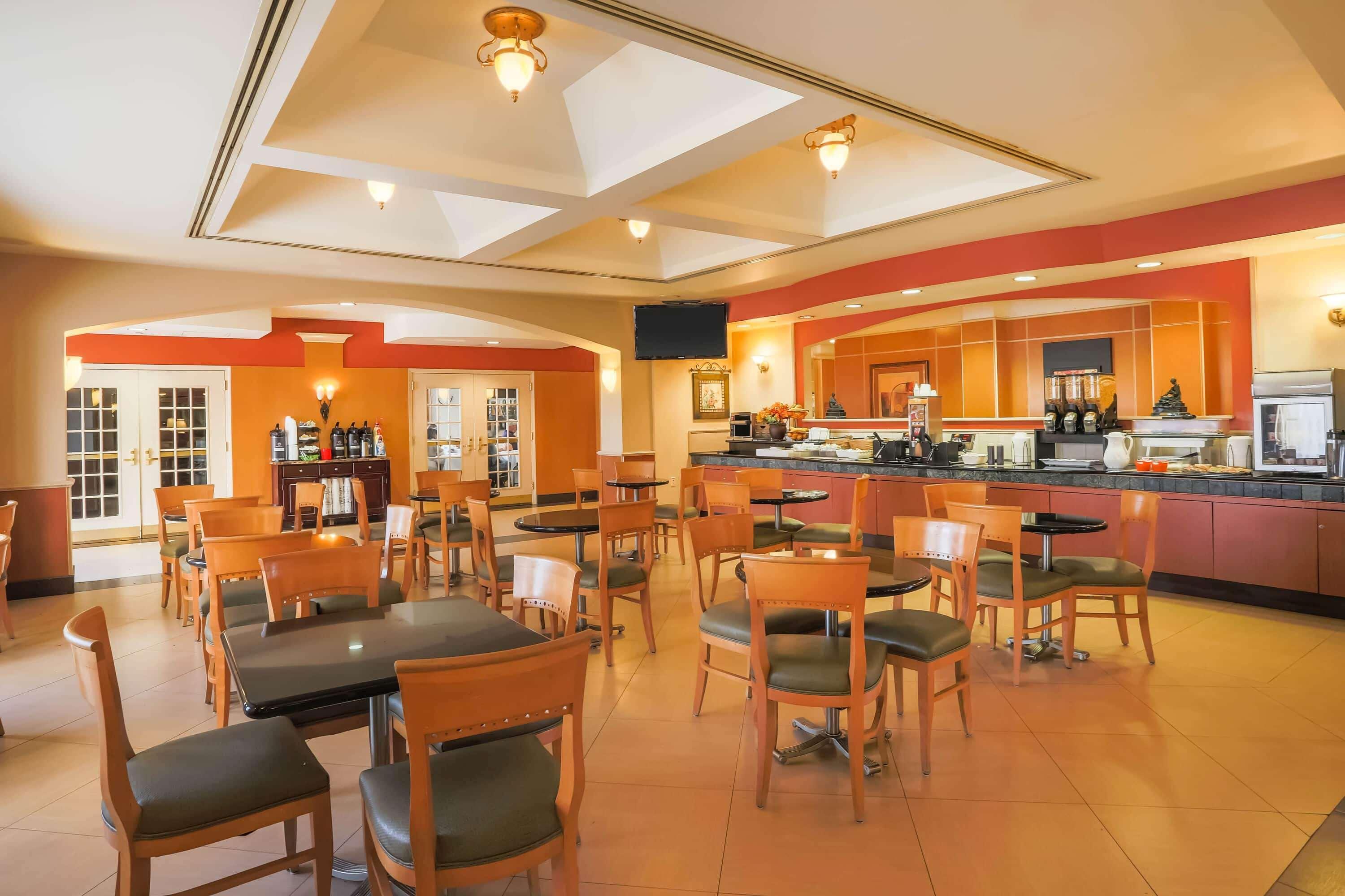 La Quinta By Wyndham Islip - Macarthur Airport Bohemia Bagian luar foto