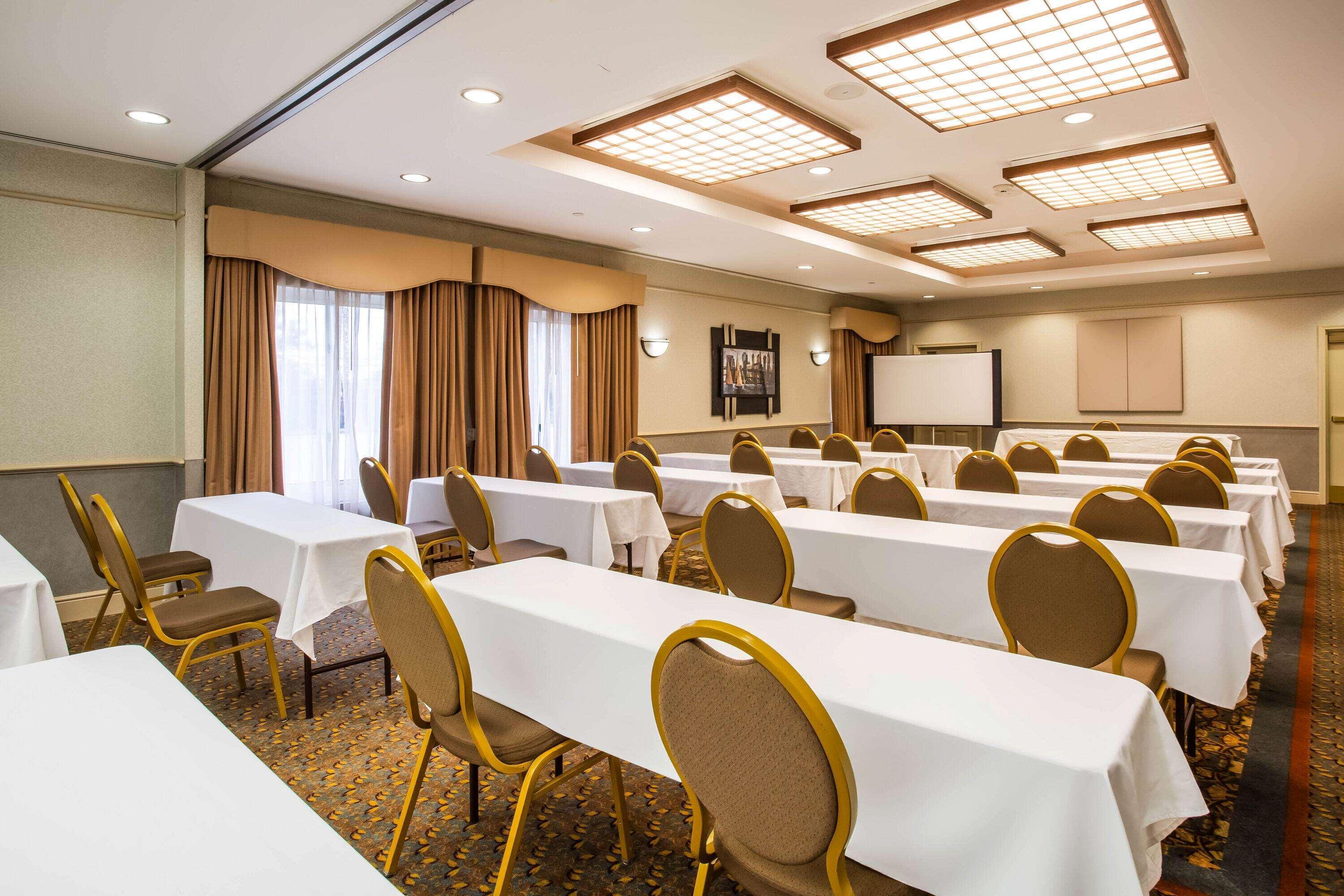 La Quinta By Wyndham Islip - Macarthur Airport Bohemia Bagian luar foto