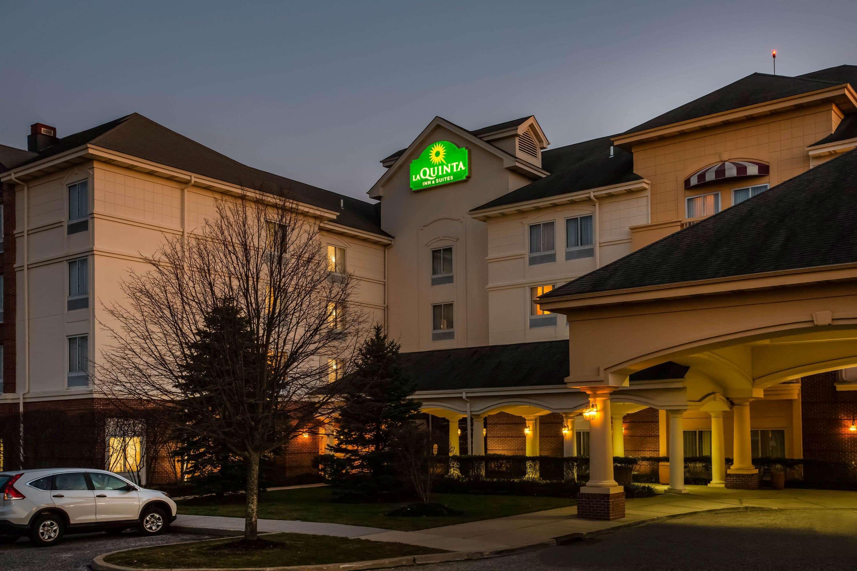La Quinta By Wyndham Islip - Macarthur Airport Bohemia Bagian luar foto