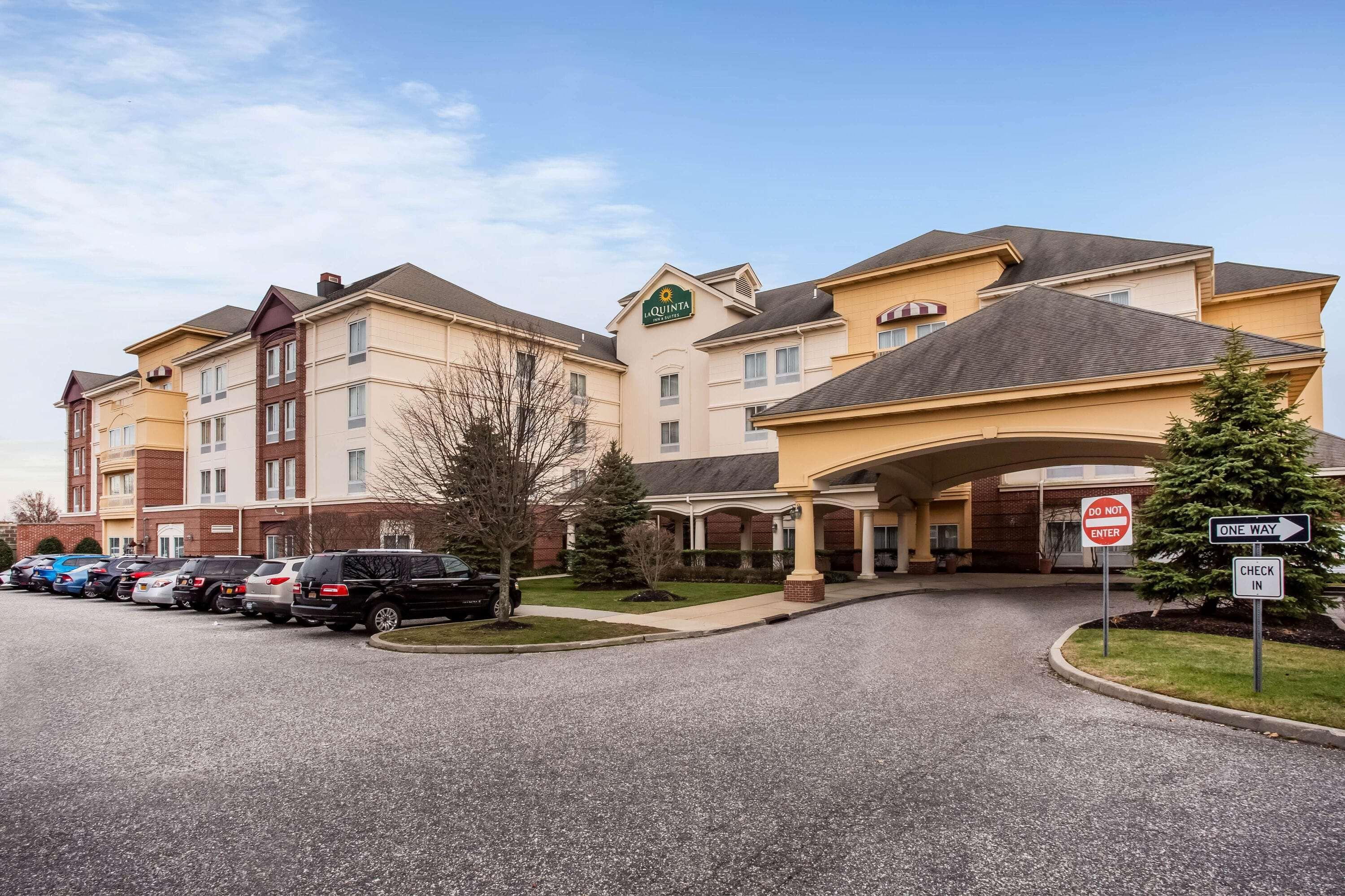 La Quinta By Wyndham Islip - Macarthur Airport Bohemia Bagian luar foto