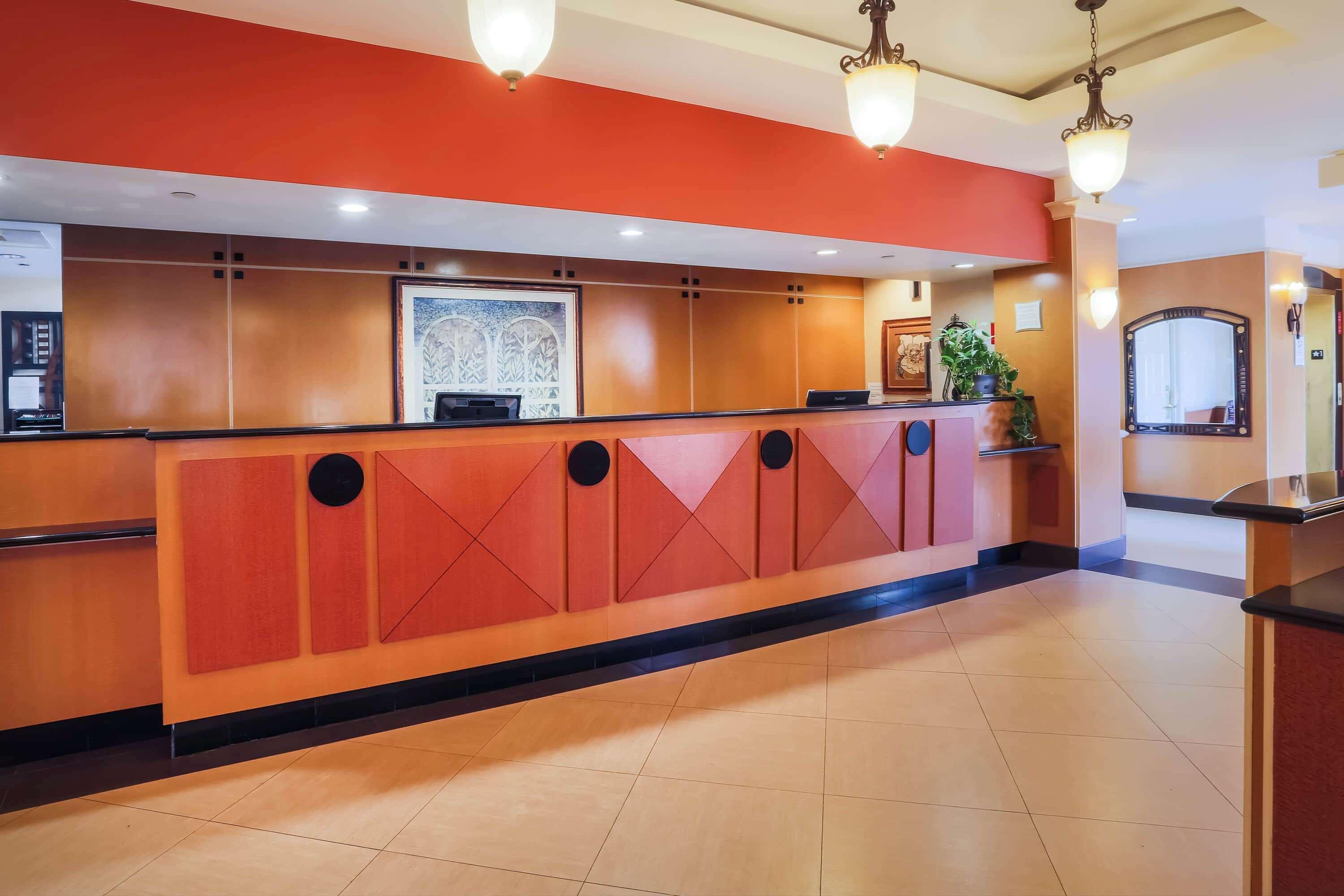 La Quinta By Wyndham Islip - Macarthur Airport Bohemia Bagian luar foto