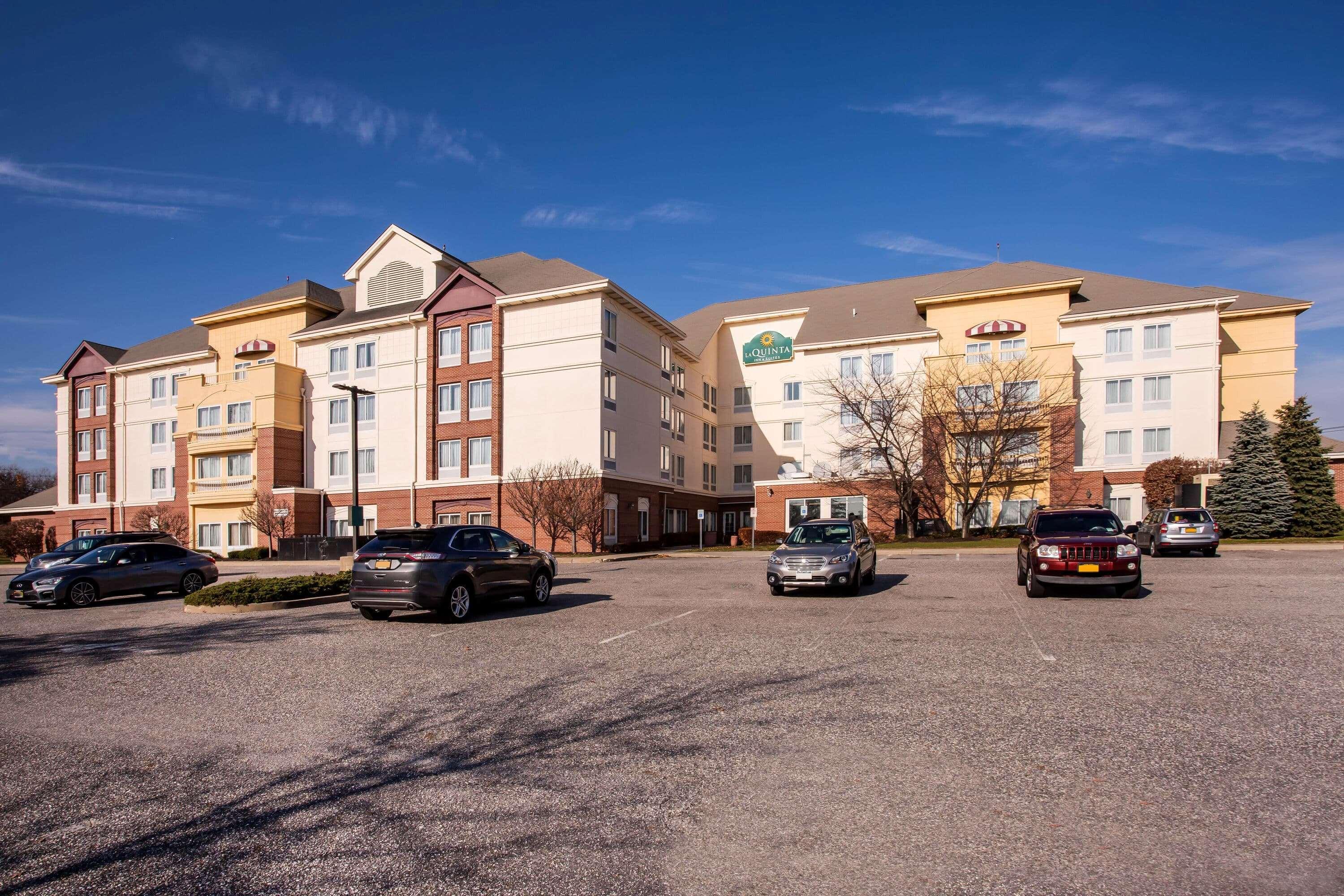 La Quinta By Wyndham Islip - Macarthur Airport Bohemia Bagian luar foto