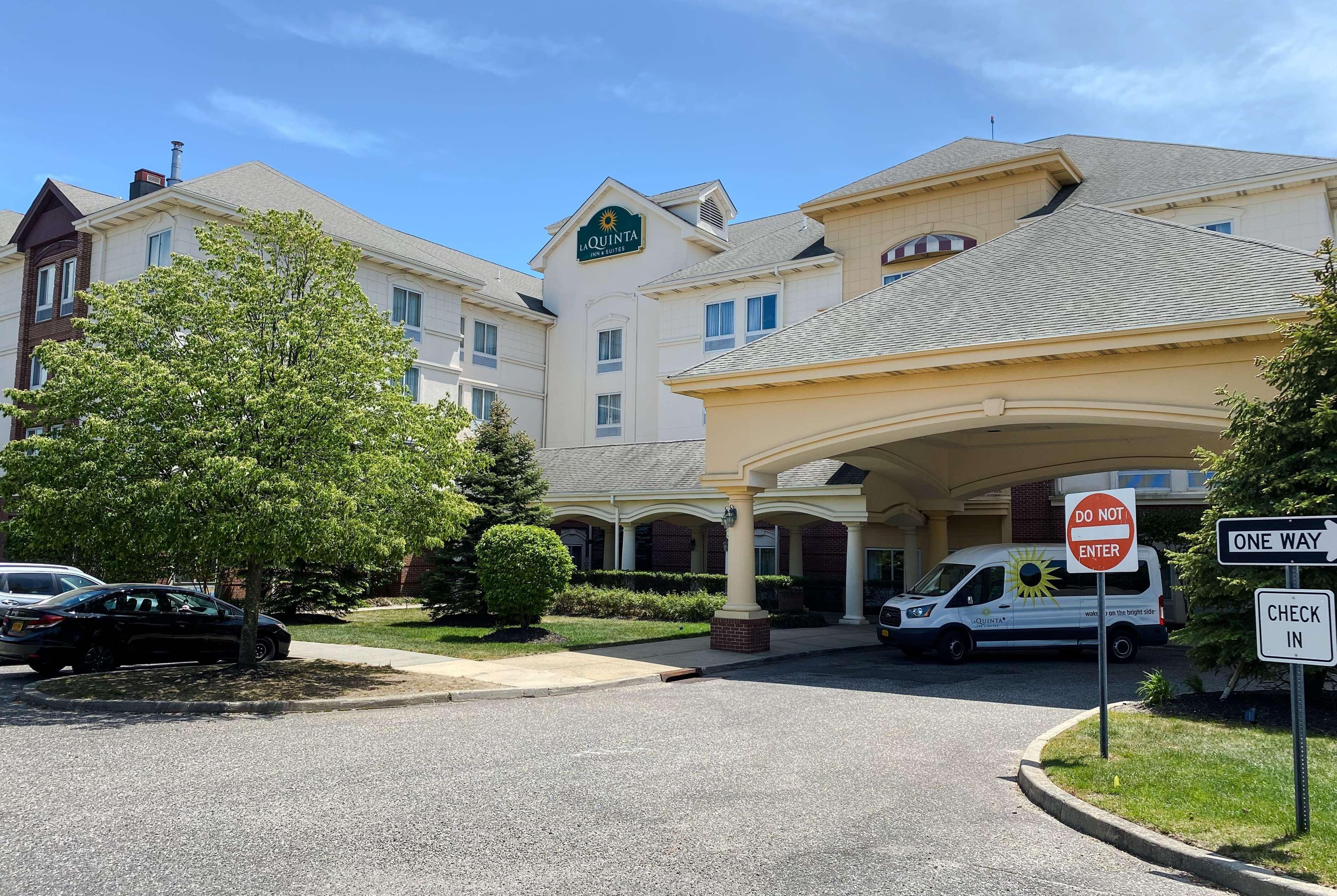 La Quinta By Wyndham Islip - Macarthur Airport Bohemia Bagian luar foto