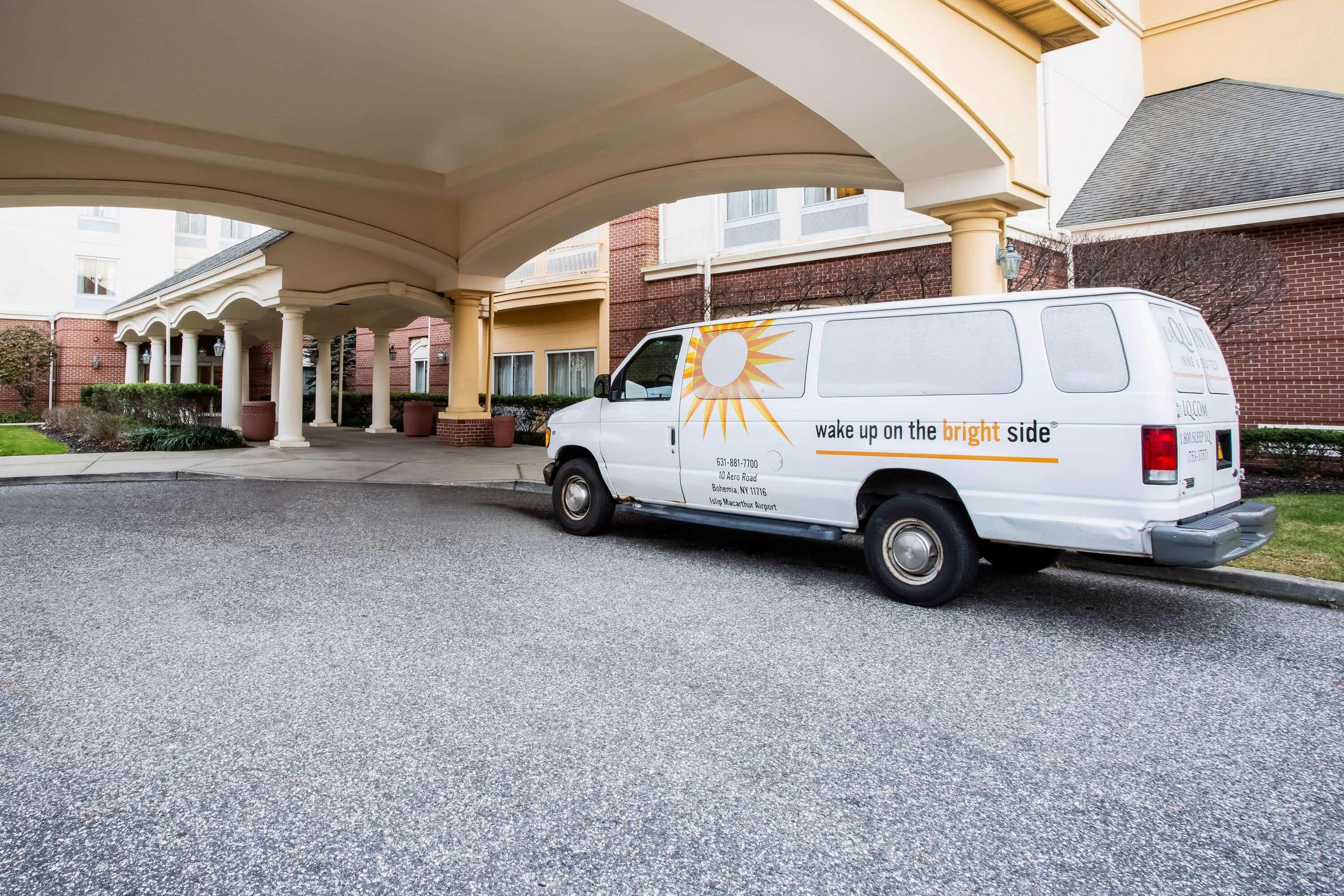 La Quinta By Wyndham Islip - Macarthur Airport Bohemia Bagian luar foto